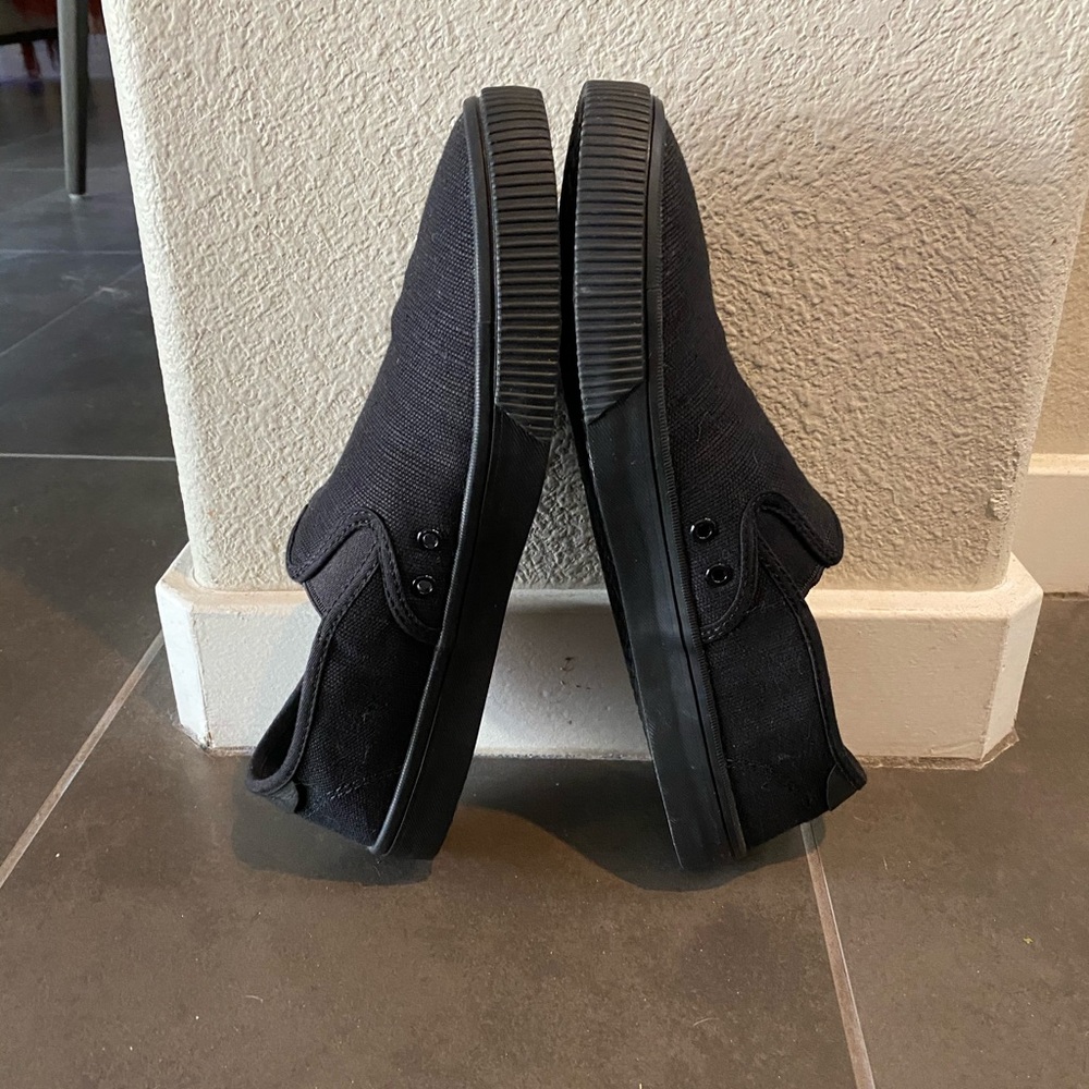 Worn once Men’s Toms slip on shoes. Mint! Sz 7.5 - Picture 4 of 4